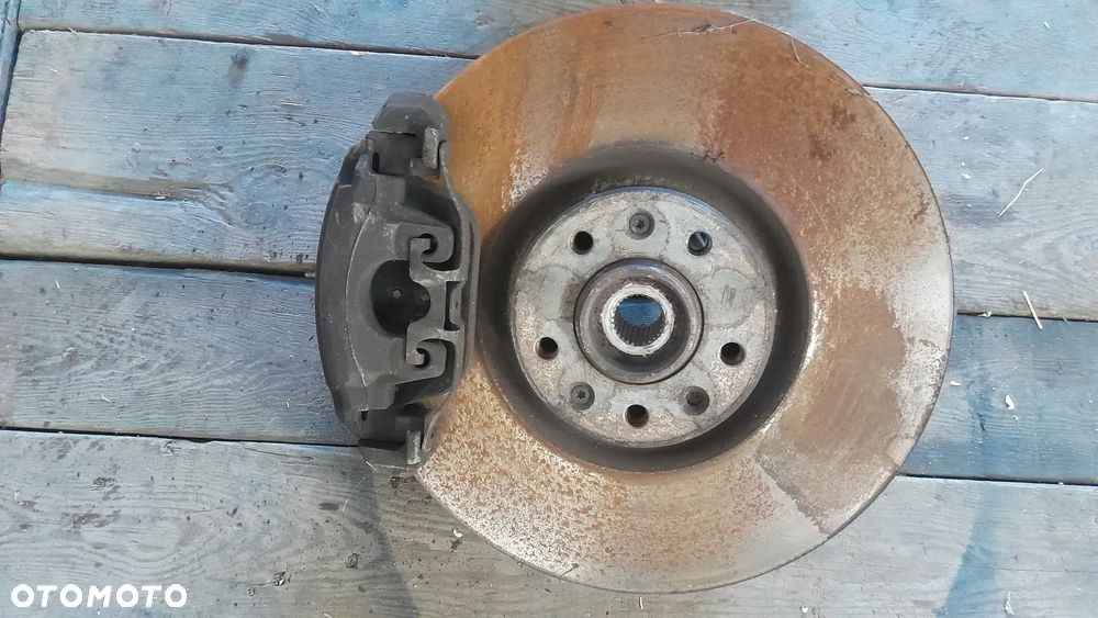 CITROEN C5 III X7 2.0 BLUEHDI PIASTA ZWROTNICA LEWY PRZÓD - 2