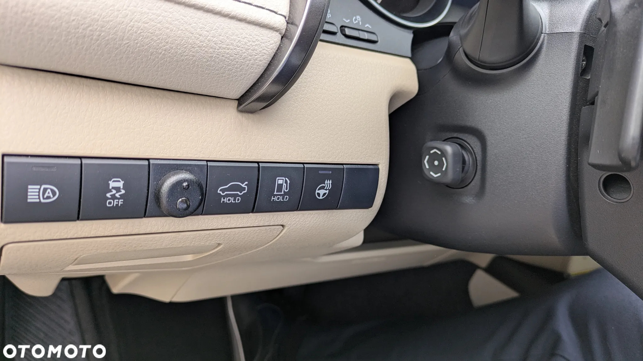 Toyota Camry 2.5 Hybrid Executive CVT - 12