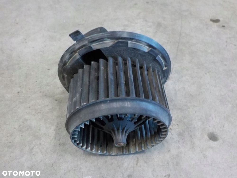 VW T5 WENTYLATOR WIATRAK NAGRZEWNICY TYŁ TYLNY - 1