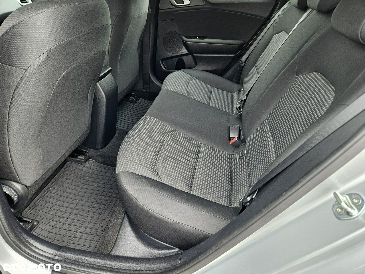 Kia Ceed - 10