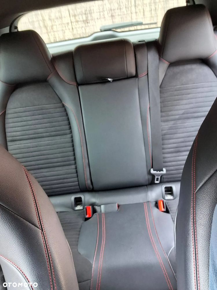 Mercedes-Benz GLA 200 7G-DCT AMG Line - 17