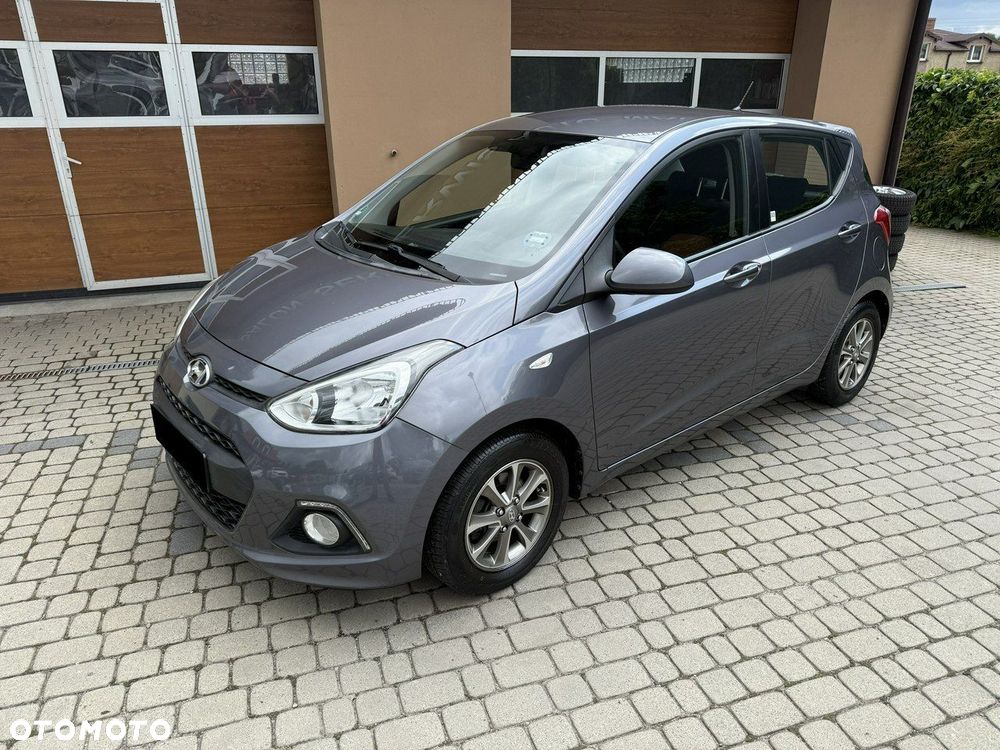 Hyundai i10 1.0 Fifa World Cup Edition - 12