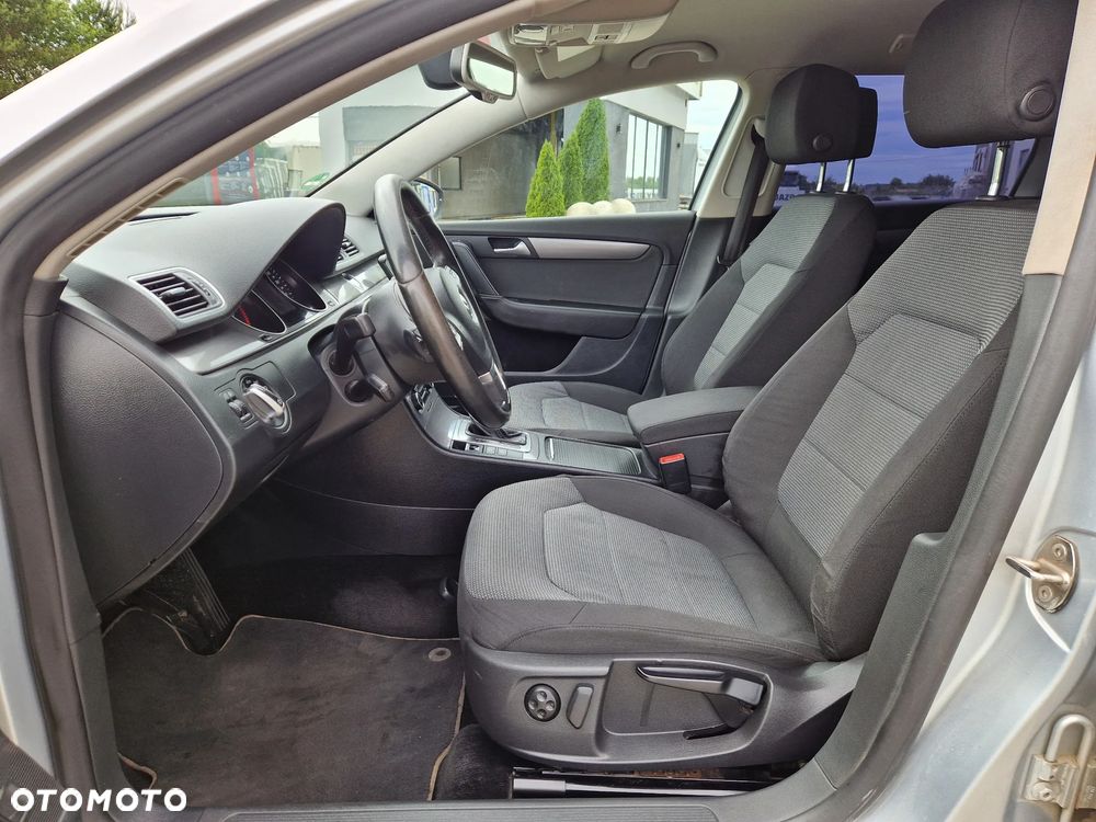 Volkswagen Passat 2.0 TDI Trendline DSG - 10