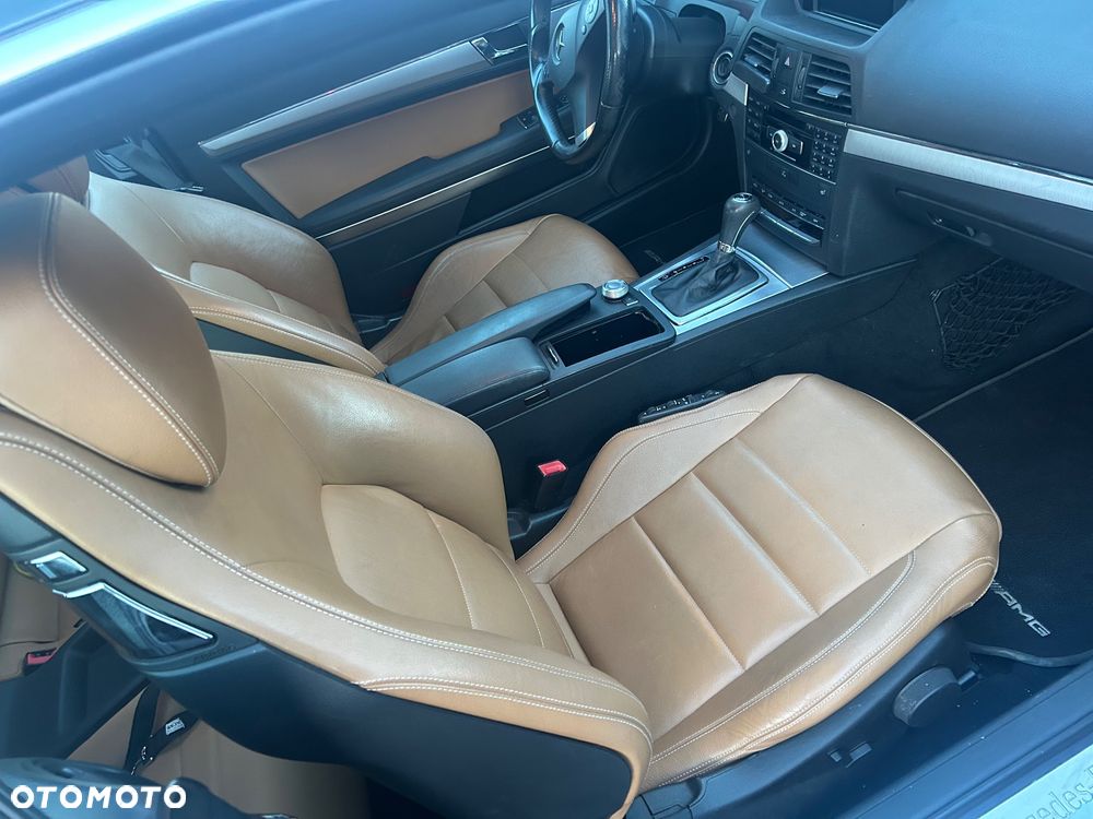 Mercedes-Benz E200 Coupé 2011 photo 2