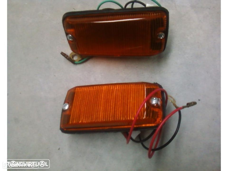Farolim de pisca lateral do guarda lamas Suzuki Samurai - 1