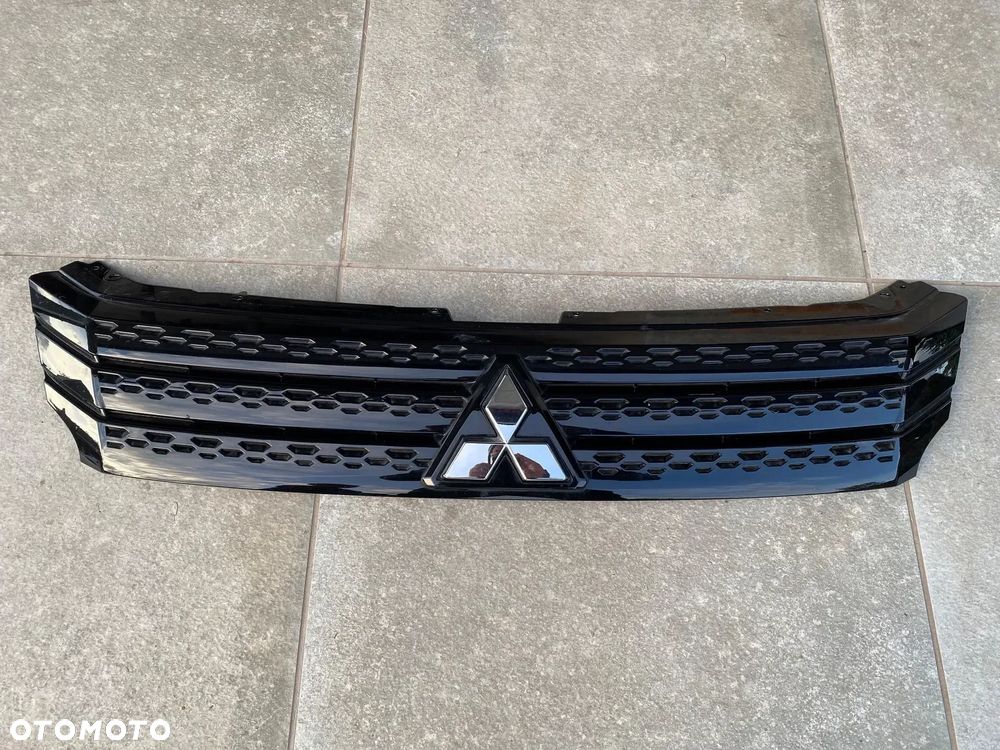 Grill atrapa Mitsubishi Eclipse Cross Lift  7450B539