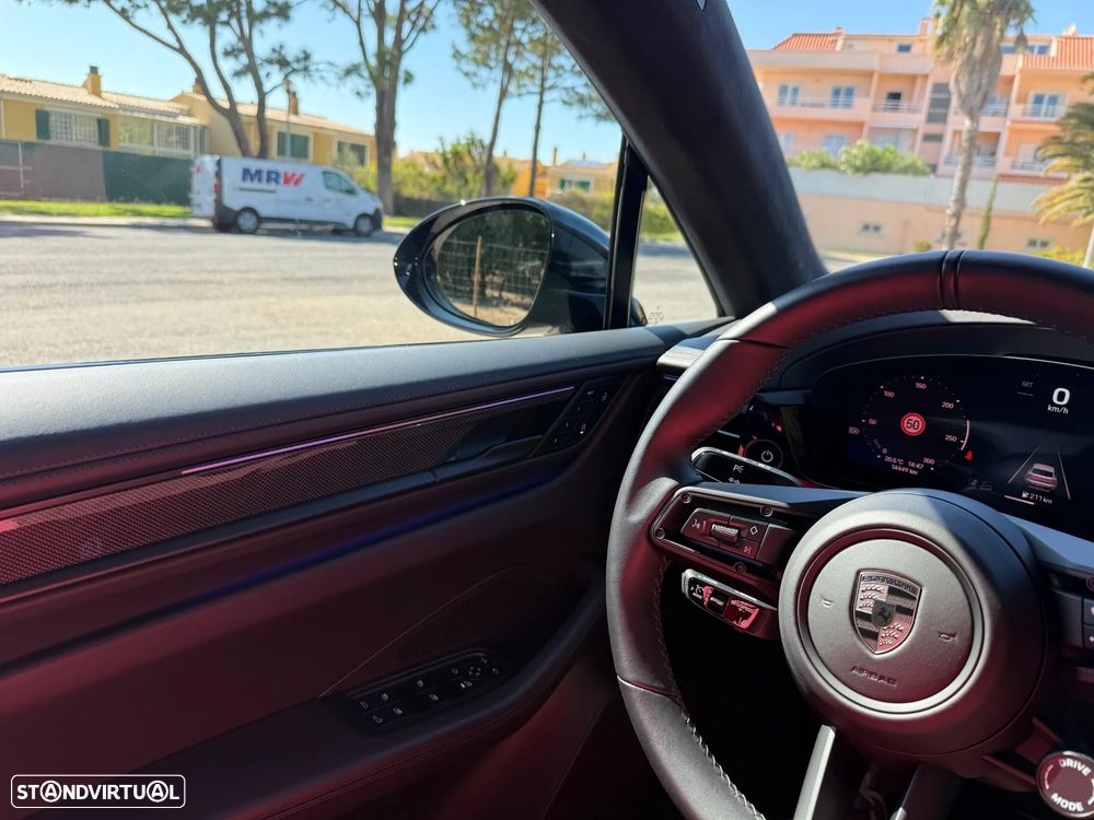 Porsche Macan Electric Turbo - 12
