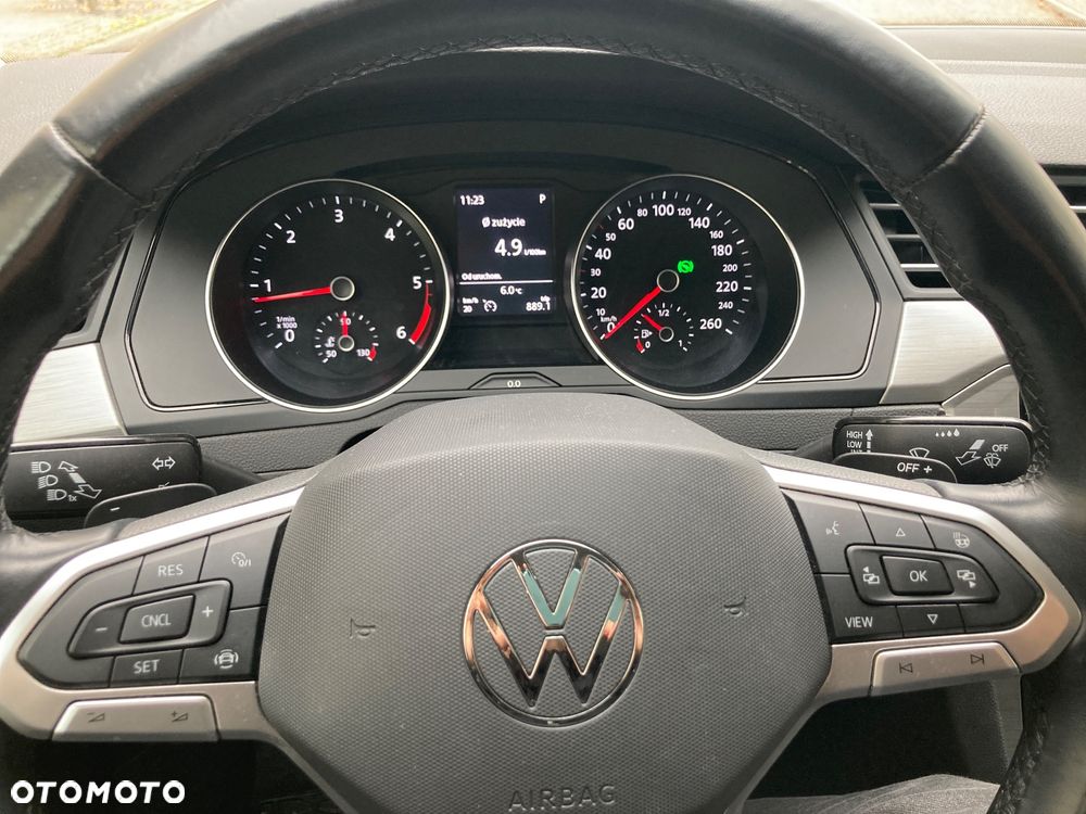 Volkswagen Passat 2.0 TDI EVO Essence DSG - 6