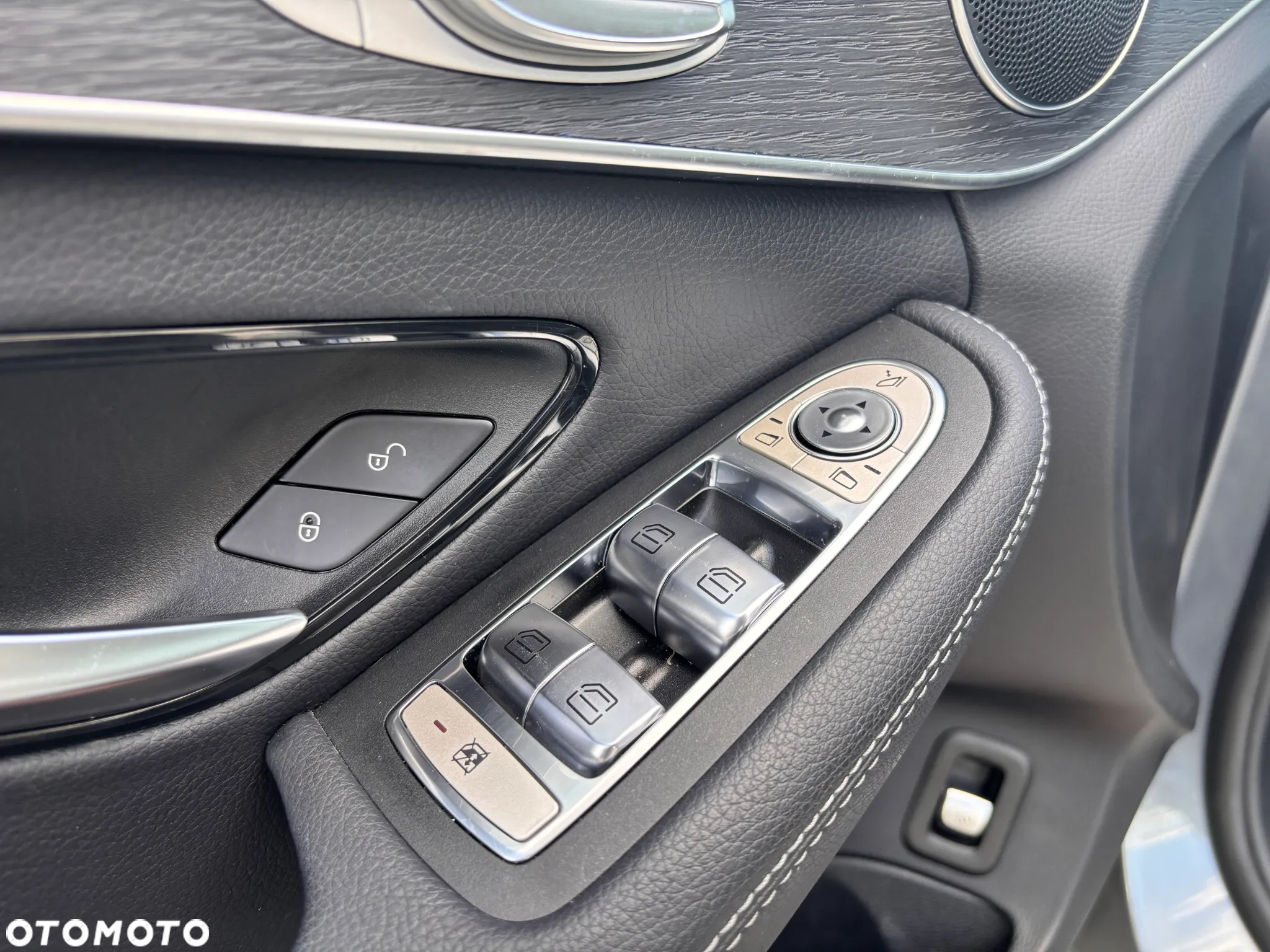 Mercedes-Benz Klasa C 300 T 4Matic 9G-TRONIC AMG Line - 11