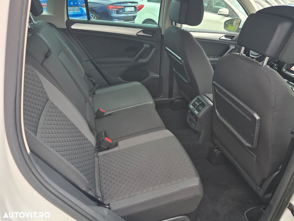 Volkswagen Tiguan - 11