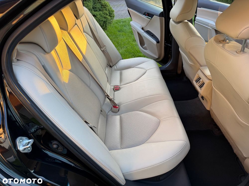 Toyota Camry - 22