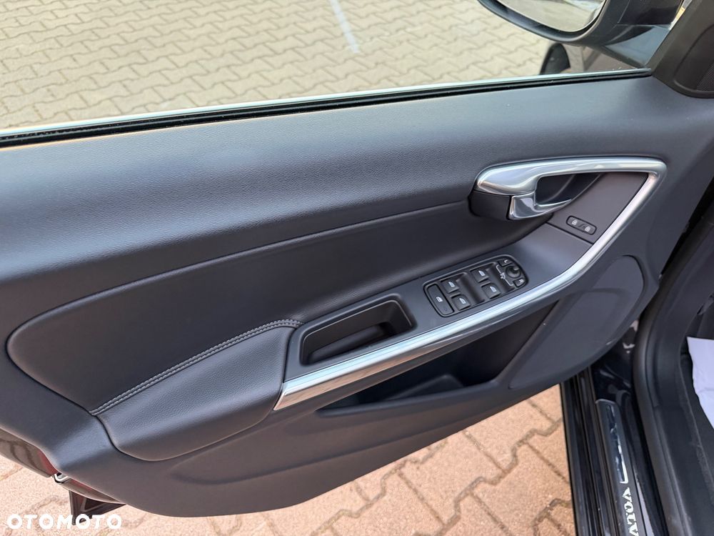 Volvo V60 D3 Geartronic Summum - 36