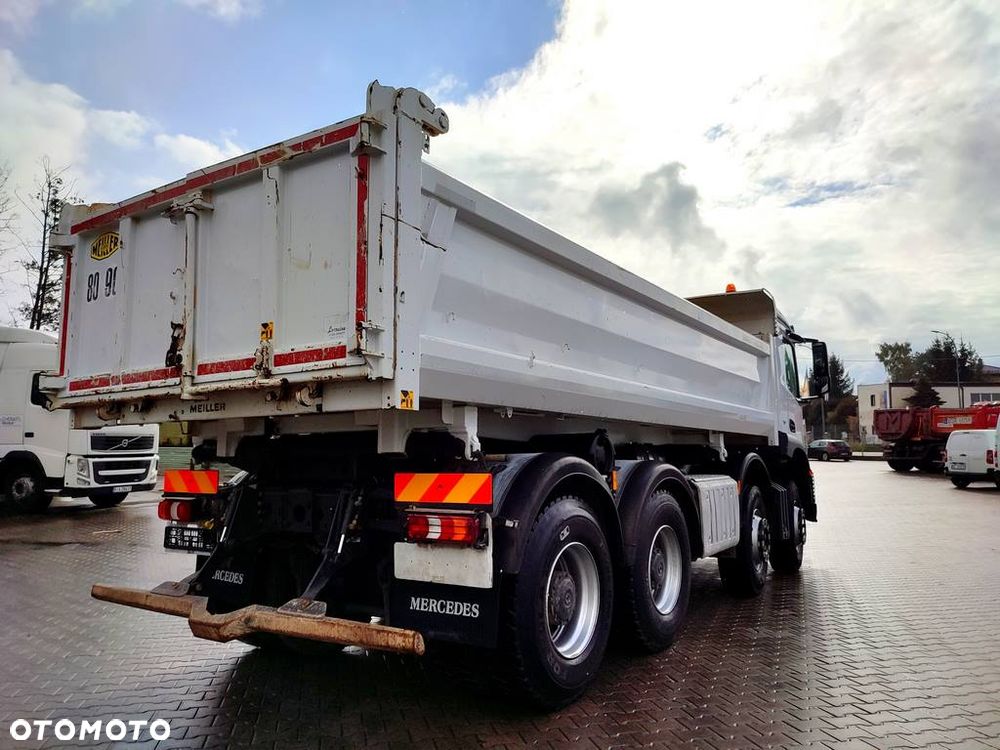 Mercedes-Benz Arocs 3243 - 5