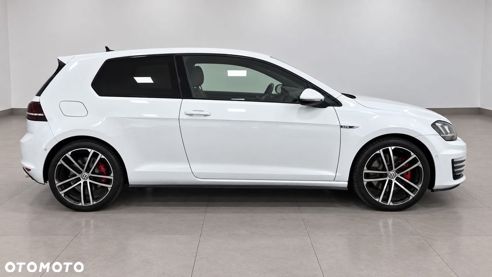 Volkswagen Golf - 8
