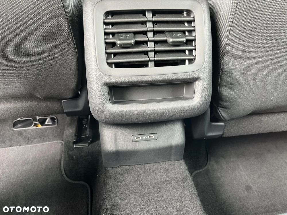 Volkswagen T-Roc 1.5 eTSI Trend DSG - 20