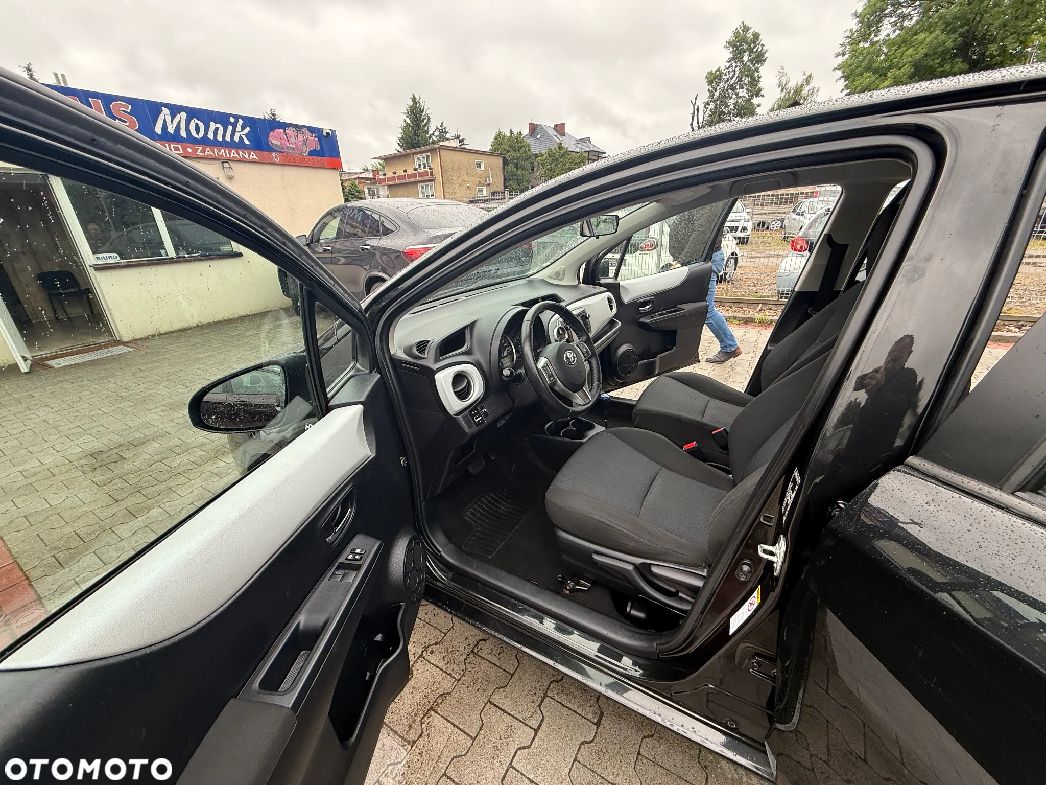 Toyota Yaris Hybrid 100 Dynamic - 20