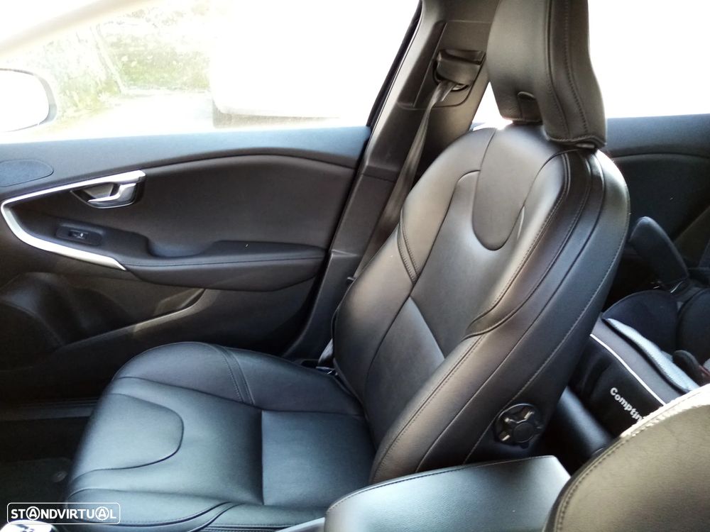 Volvo V40 D2 Inscription - 17