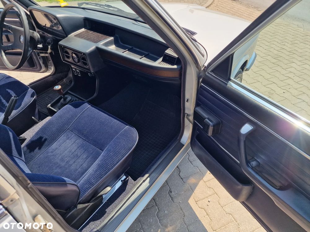 BMW Seria 5 520 - 25