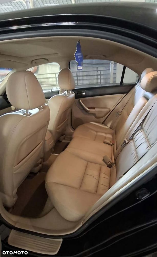 Honda Accord 2.0 Executive - 12