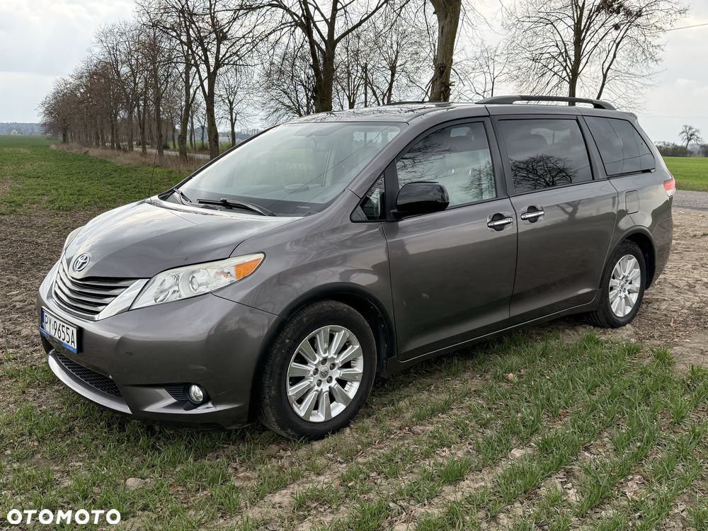 Toyota Sienna - 1