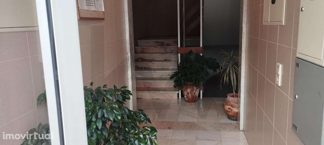 APARTAMENTO T3 COM GARAGEM E SOTÃO COM VISTA LINHA MAR E SERRA DE SINT - Grande imagem: 3/43