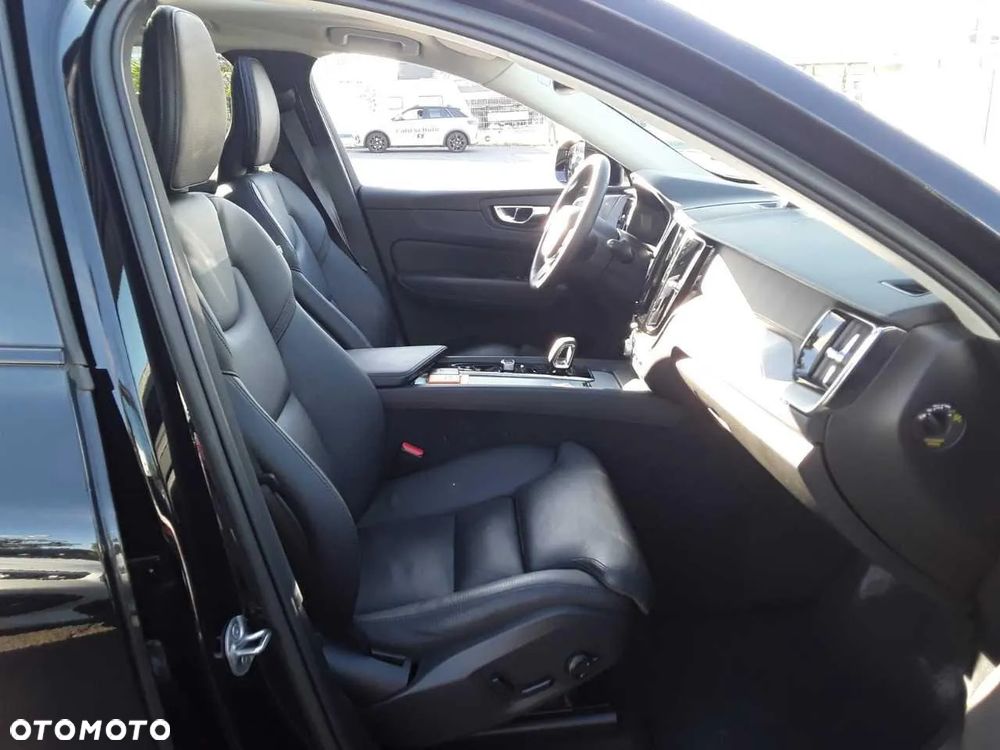 Volvo XC 60 B5 B AWD Ultimate Dark - 5