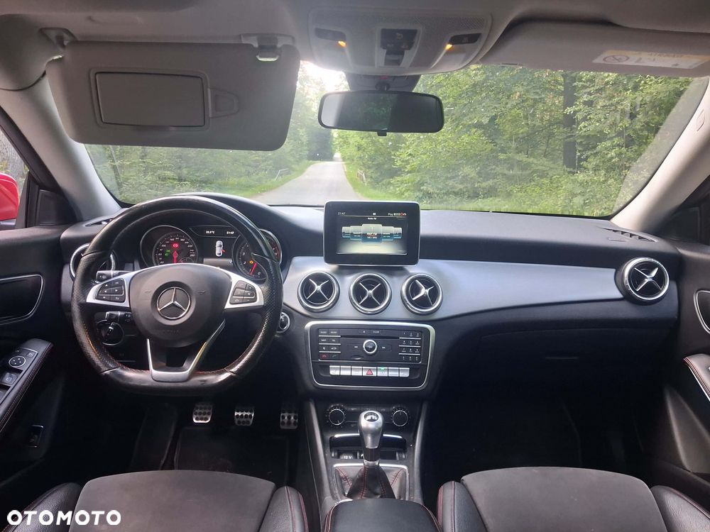 Mercedes-Benz CLA 180 AMG Line - 9