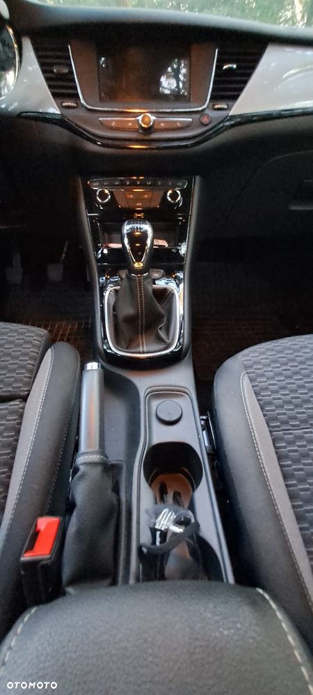 Opel Astra 1.2 T GS Line S&S - 10