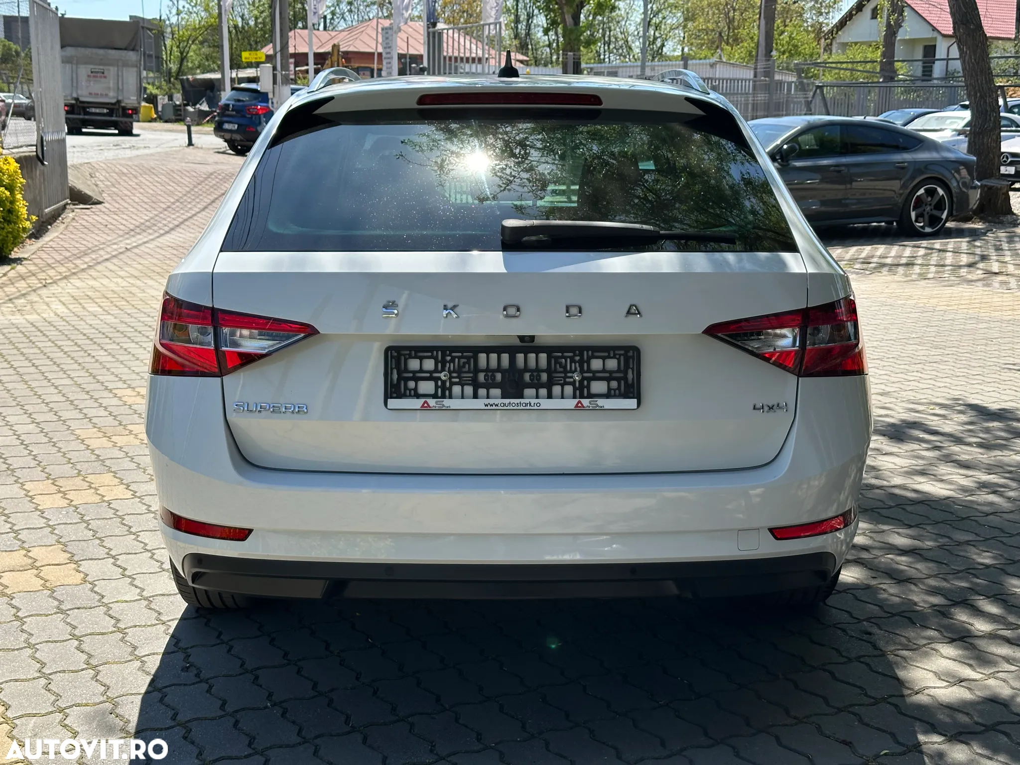 Skoda Superb Combi 2.0 TDI 4x4 DSG Premium Edition - 13