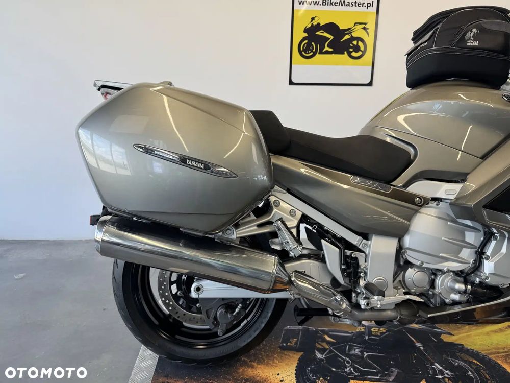 Yamaha FJR - 16