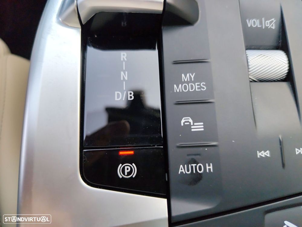 BMW iX2 eDrive20 Pack Desportivo M - 28