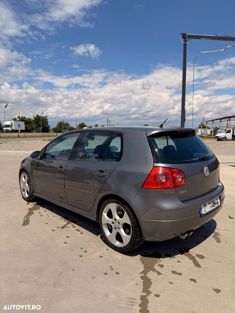 Volkswagen Golf - 5