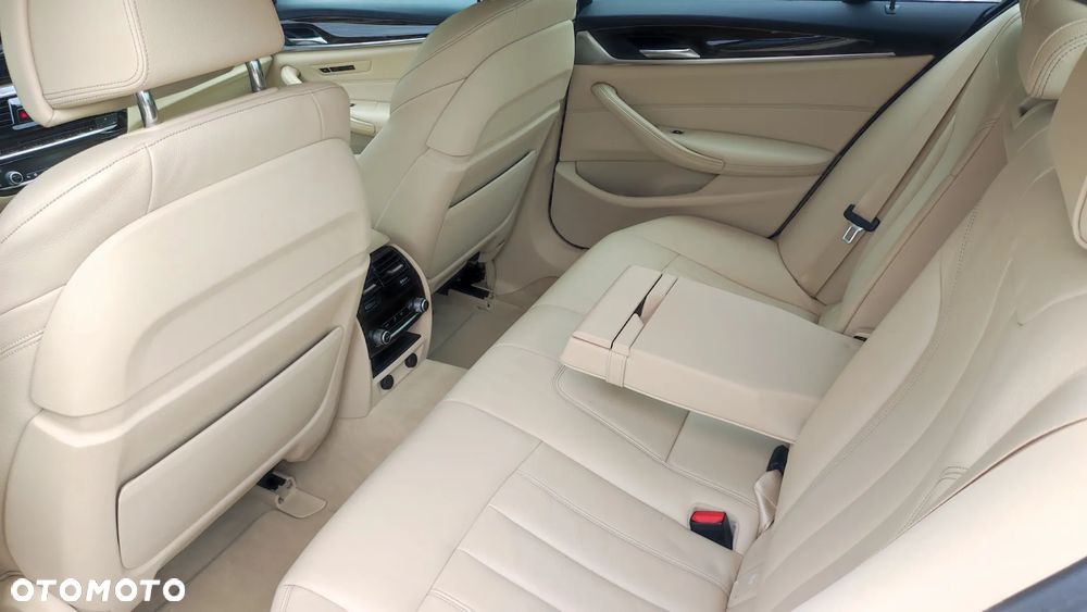 BMW Seria 5 520d xDrive Luxury Line - 9