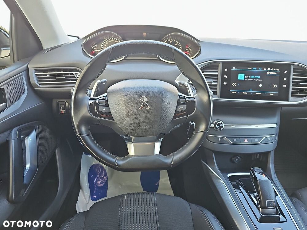 Peugeot 308 BlueHDi 130 EAT8 Allure - 12