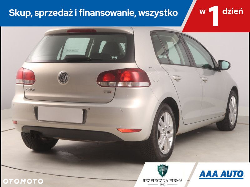 Volkswagen Golf - 6