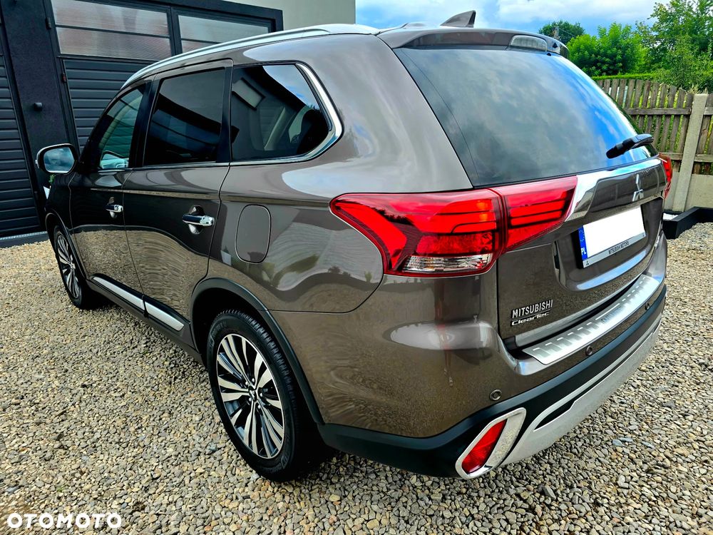 Mitsubishi Outlander 2.0 Instyle + 4WD CVT - 12