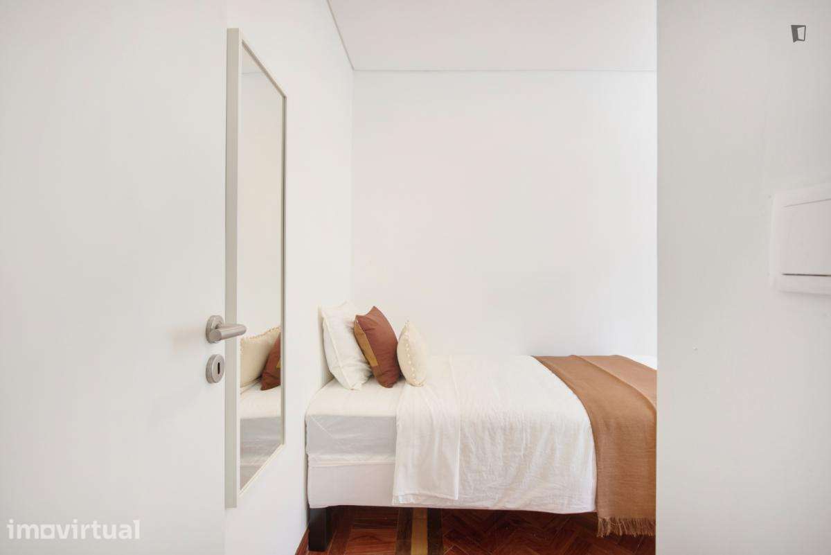 Quarto - localizado em São Sebastião Lisbon - Grande imagem: 5/36