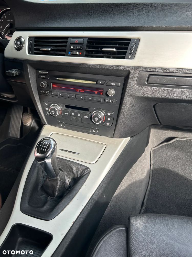 BMW Seria 3 330i Coupe - 14