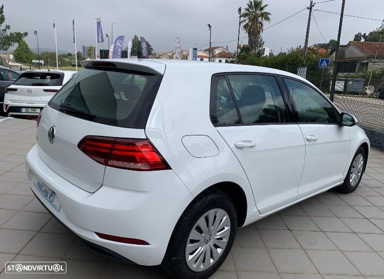 VW Golf 1.6 TDI Confortline - 4