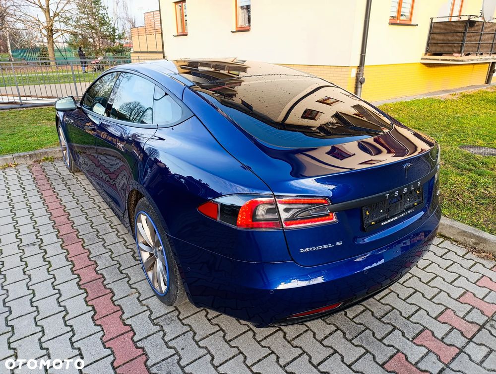 Tesla Model S - 15