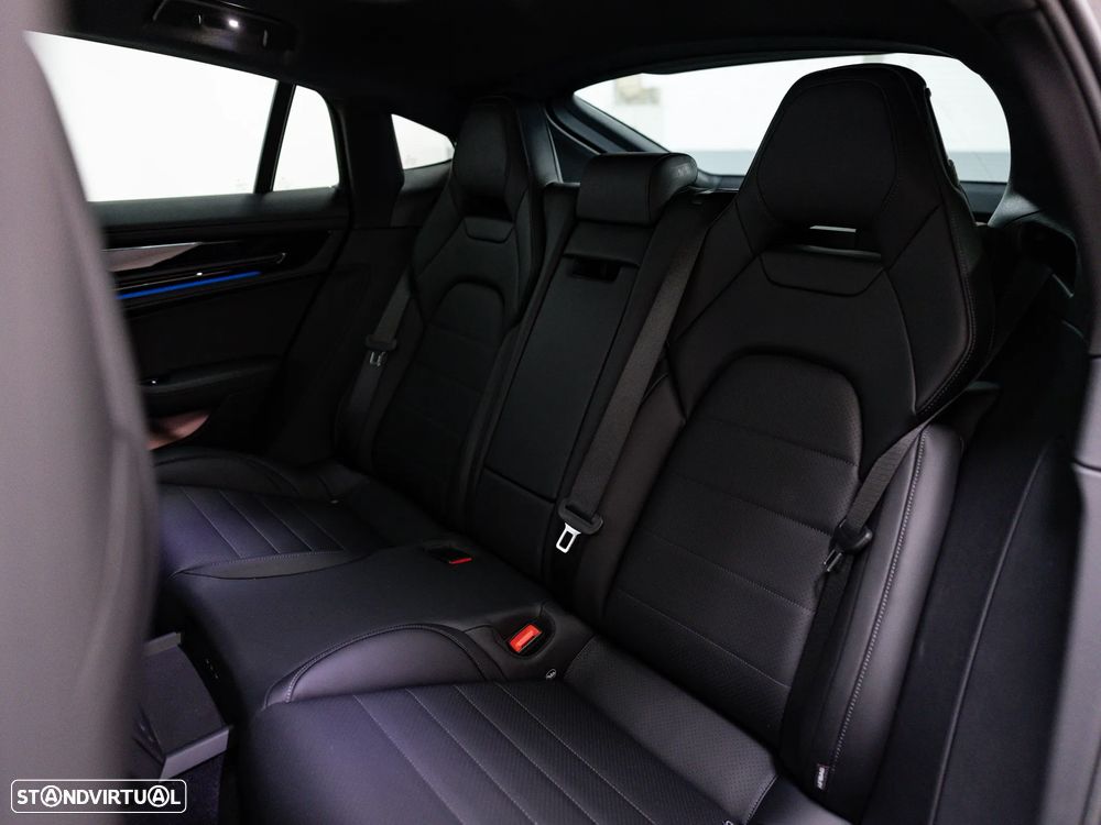 Porsche Panamera 4 E-Hybrid - 23