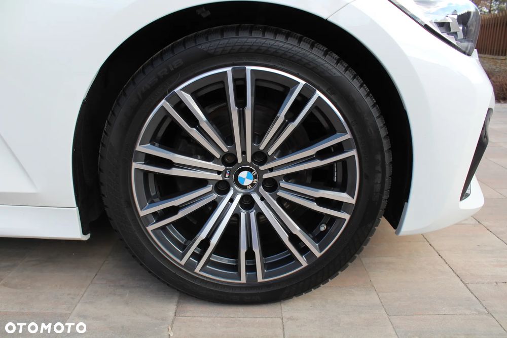 BMW Seria 3 320i M Sport - 12
