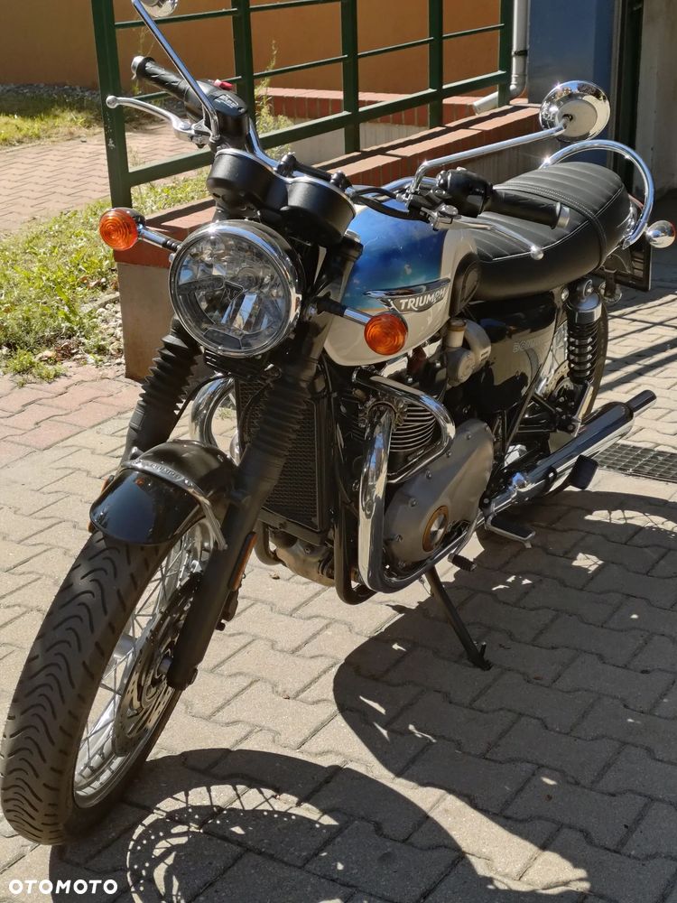 Triumph Bonneville - 2