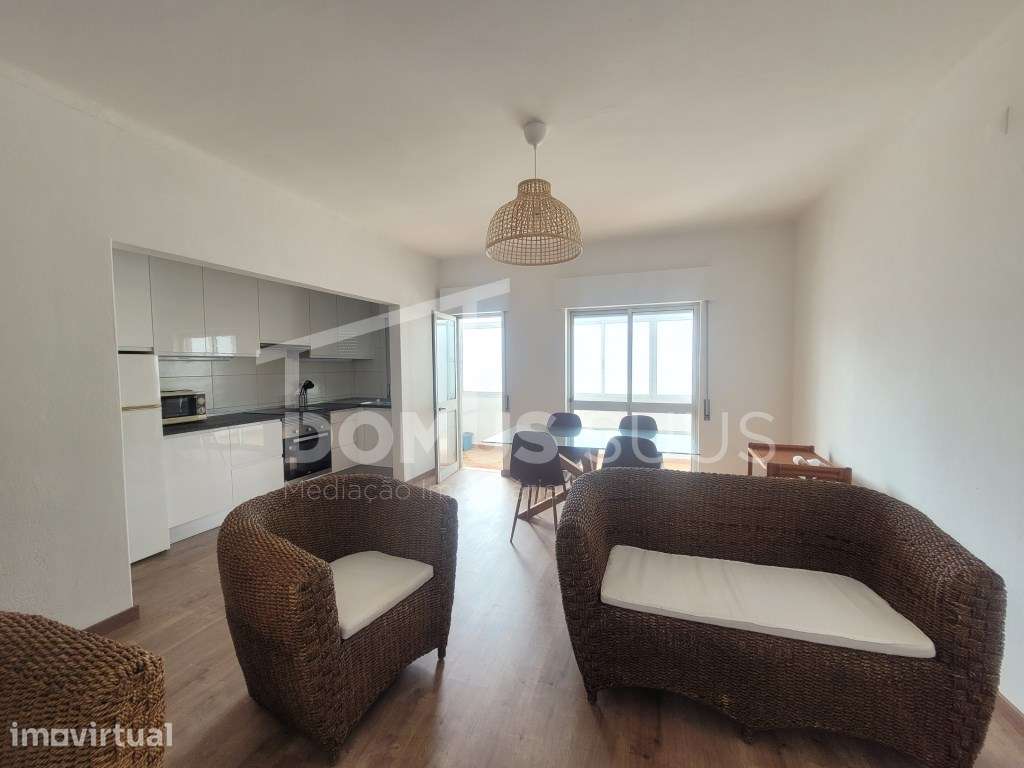 Apartamento T2 mobilado, com terraço para arrendamento - Grande imagem: 2/13