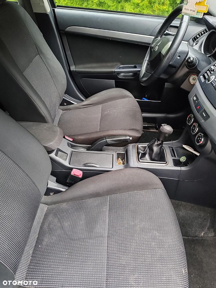 Mitsubishi Lancer 1.6 Intense - 30