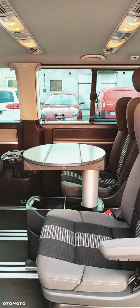 Volkswagen Multivan - 12