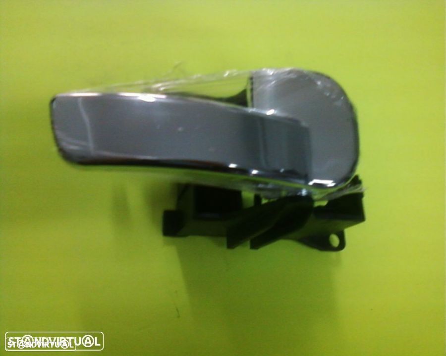 puxador porta Nissan Navara D40 (NOVO) - 1