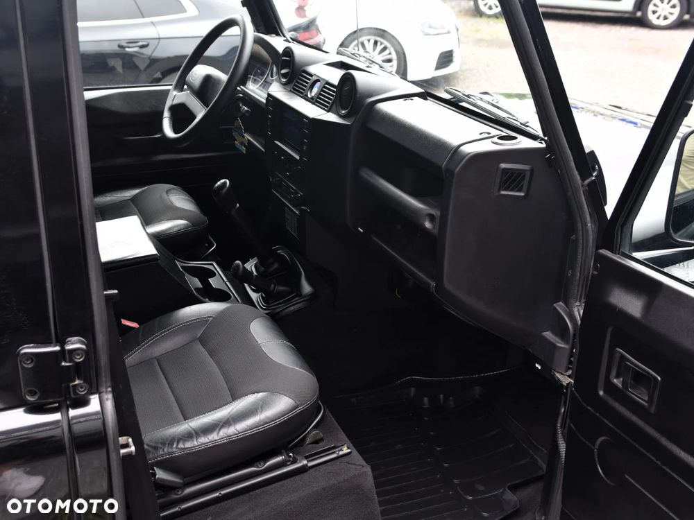 Land Rover Defender - 7