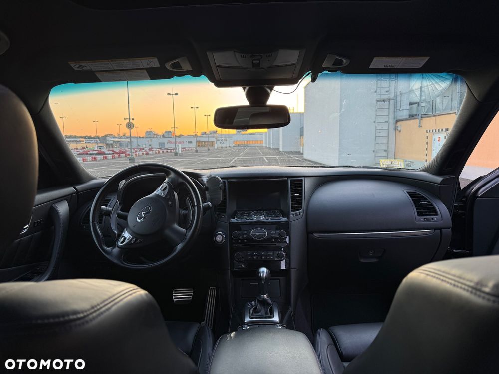 Infiniti QX70 - 9