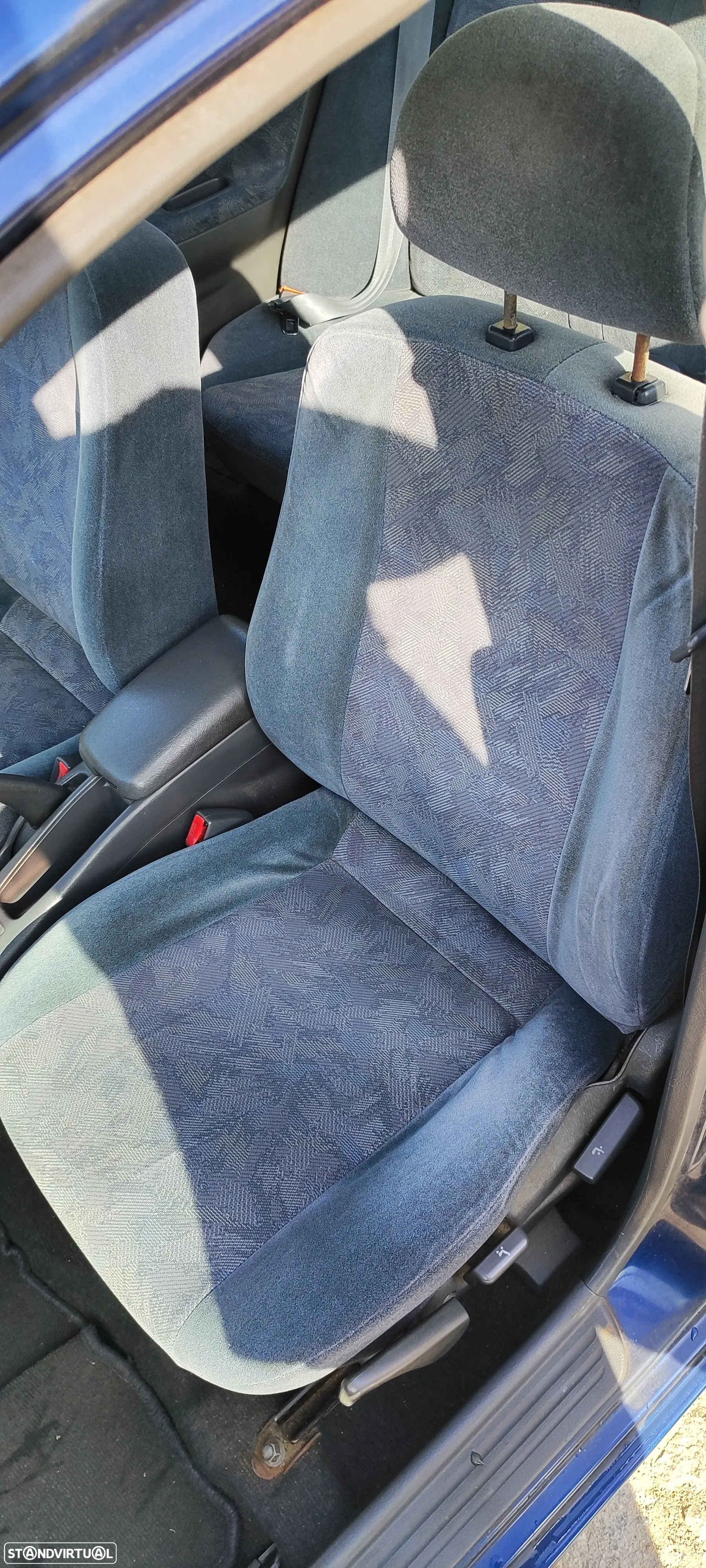 Mitsubishi Lancer 1.3 GLX - 26